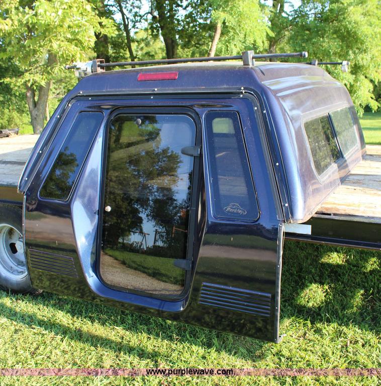 image for item J3551 2003 Ford F250 Super Duty XLT Crew Cab pickup truck