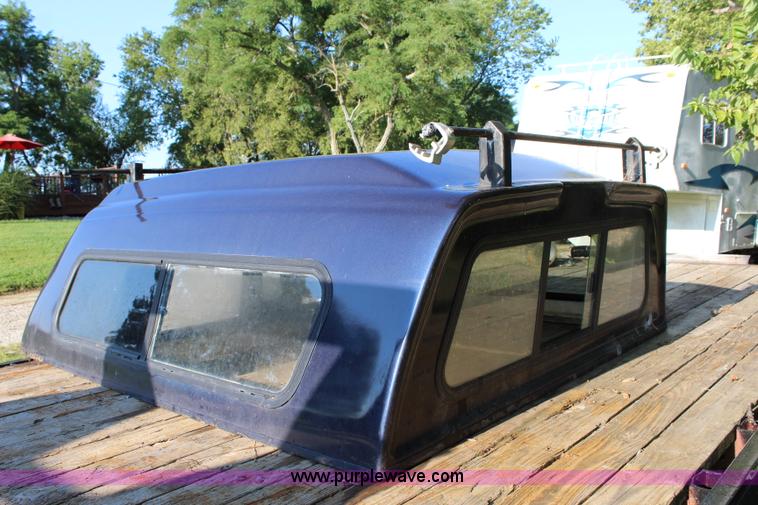 image for item J3551 2003 Ford F250 Super Duty XLT Crew Cab pickup truck