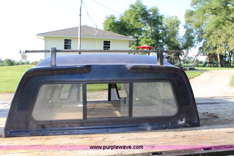 image for item J3551 2003 Ford F250 Super Duty XLT Crew Cab pickup truck