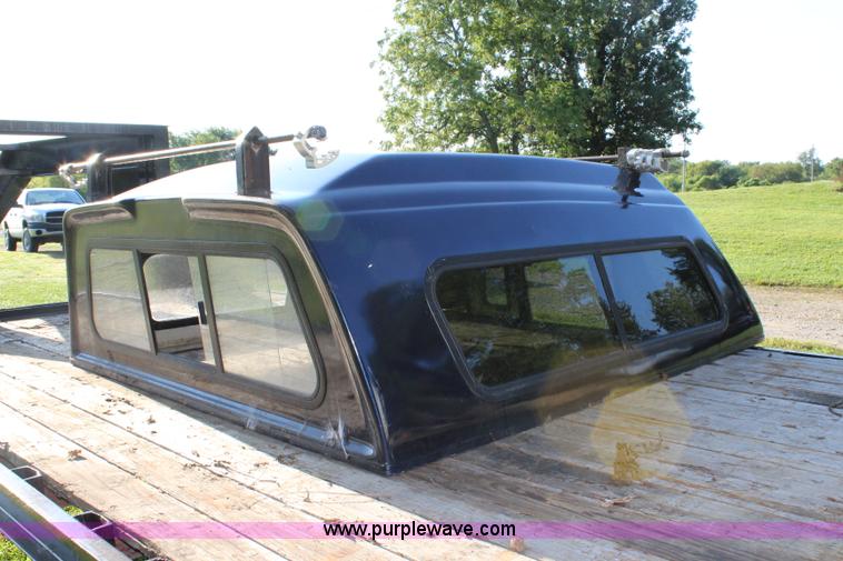 image for item J3551 2003 Ford F250 Super Duty XLT Crew Cab pickup truck