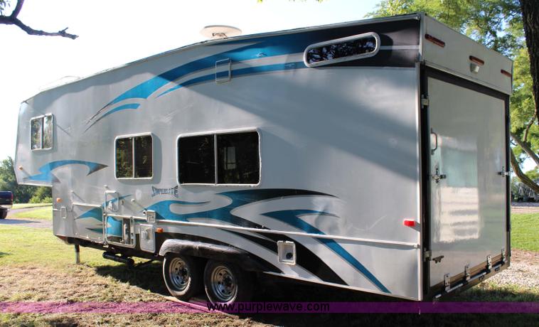 image for item J3553 2009 Superlite Weekend Warrior 2805 camper