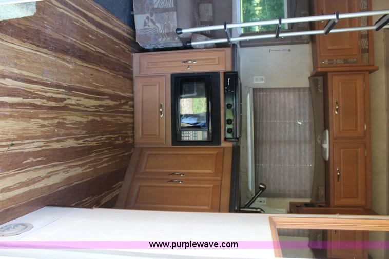 image for item J3553 2009 Superlite Weekend Warrior 2805 camper