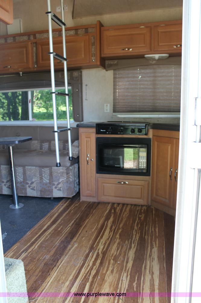 image for item J3553 2009 Superlite Weekend Warrior 2805 camper