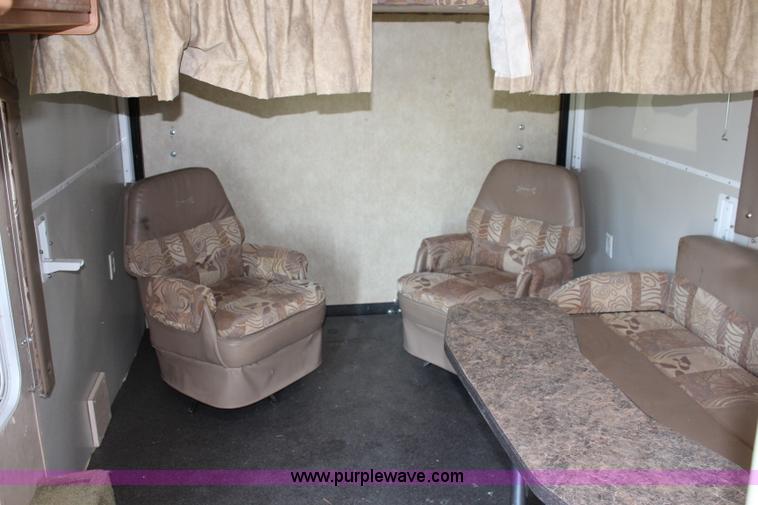 image for item J3553 2009 Superlite Weekend Warrior 2805 camper