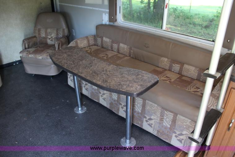 image for item J3553 2009 Superlite Weekend Warrior 2805 camper