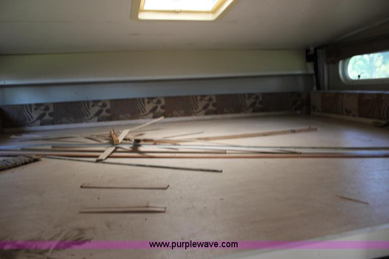 image for item J3553 2009 Superlite Weekend Warrior 2805 camper