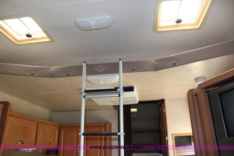 image for item J3553 2009 Superlite Weekend Warrior 2805 camper