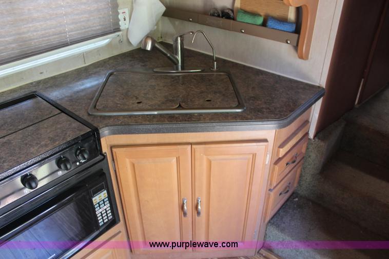 image for item J3553 2009 Superlite Weekend Warrior 2805 camper