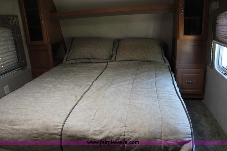 image for item J3553 2009 Superlite Weekend Warrior 2805 camper