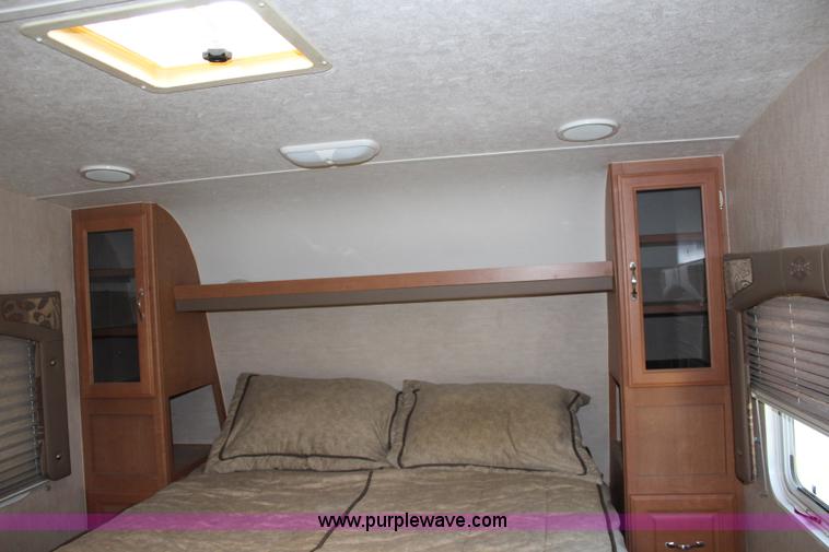 image for item J3553 2009 Superlite Weekend Warrior 2805 camper