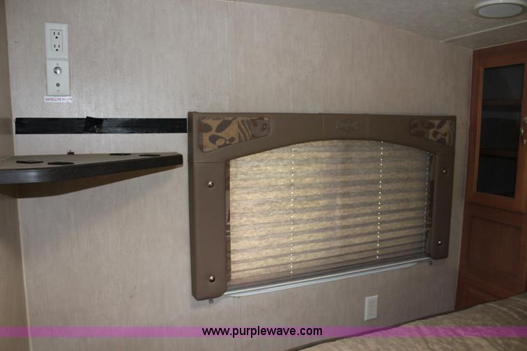 image for item J3553 2009 Superlite Weekend Warrior 2805 camper