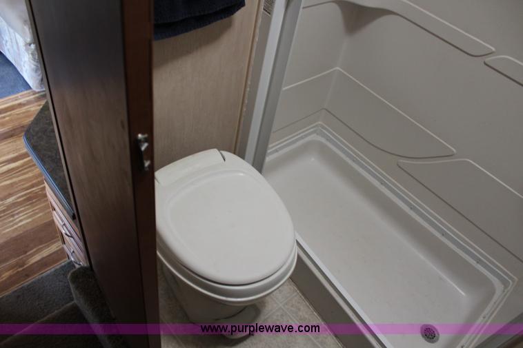 image for item J3553 2009 Superlite Weekend Warrior 2805 camper