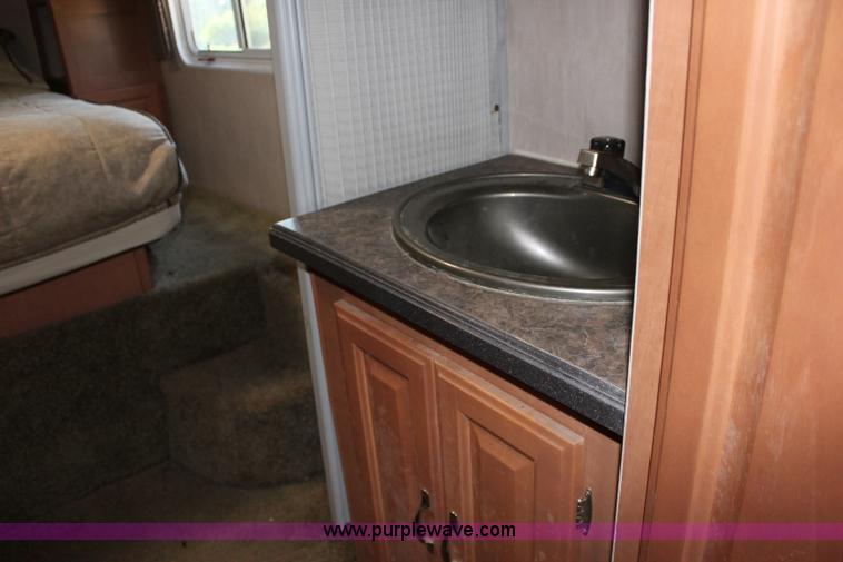 image for item J3553 2009 Superlite Weekend Warrior 2805 camper