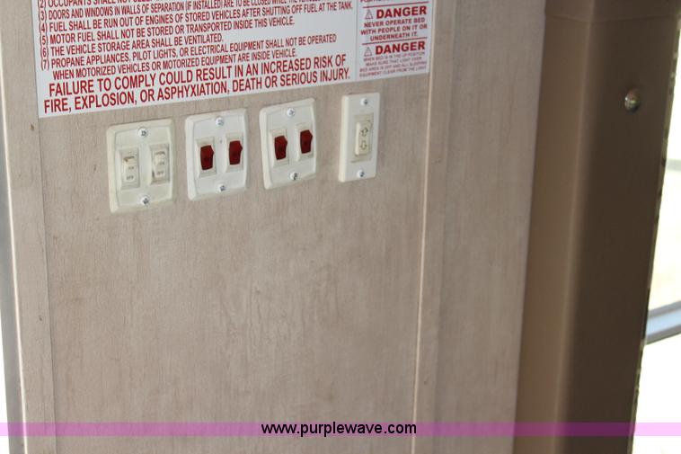 image for item J3553 2009 Superlite Weekend Warrior 2805 camper