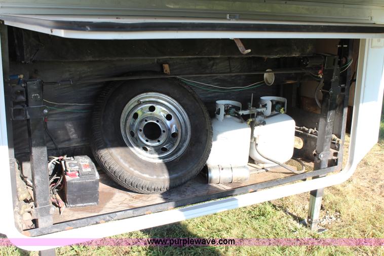 image for item J3553 2009 Superlite Weekend Warrior 2805 camper