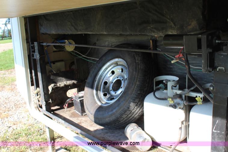 image for item J3553 2009 Superlite Weekend Warrior 2805 camper