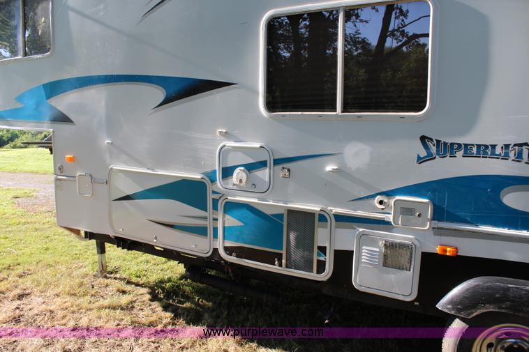image for item J3553 2009 Superlite Weekend Warrior 2805 camper