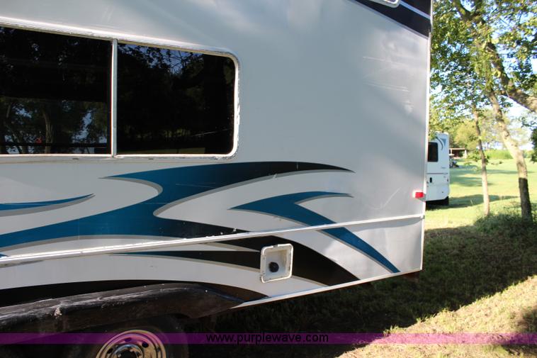 image for item J3553 2009 Superlite Weekend Warrior 2805 camper