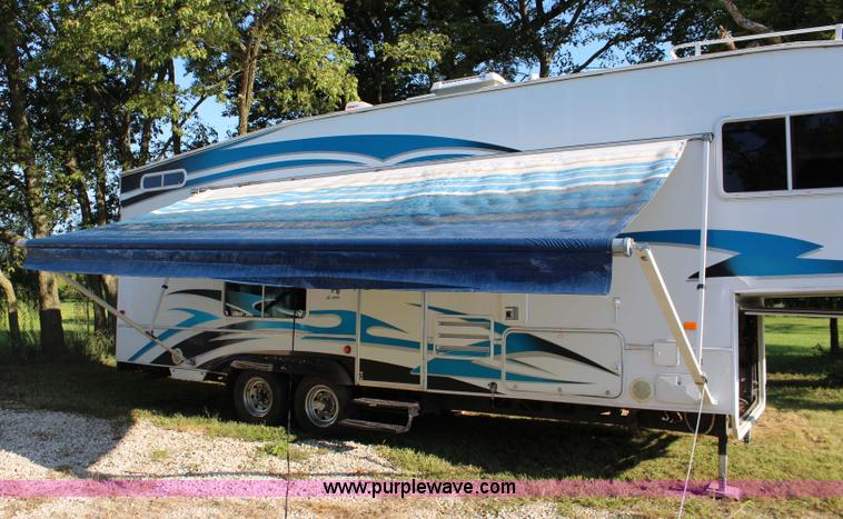 image for item J3553 2009 Superlite Weekend Warrior 2805 camper