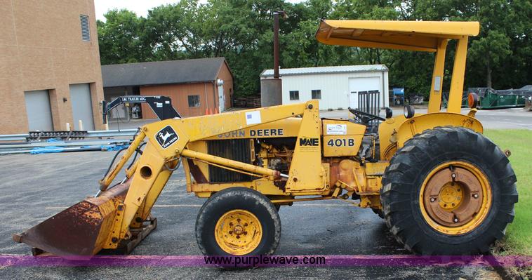 image for item J3681 John Deere 401B tractor