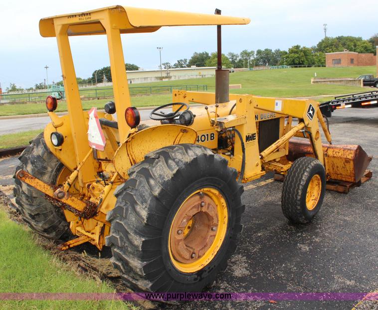 image for item J3681 John Deere 401B tractor