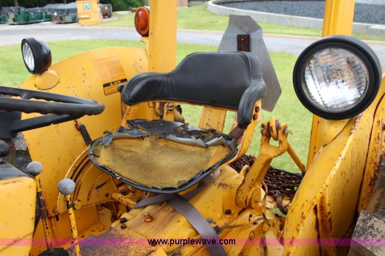 image for item J3681 John Deere 401B tractor