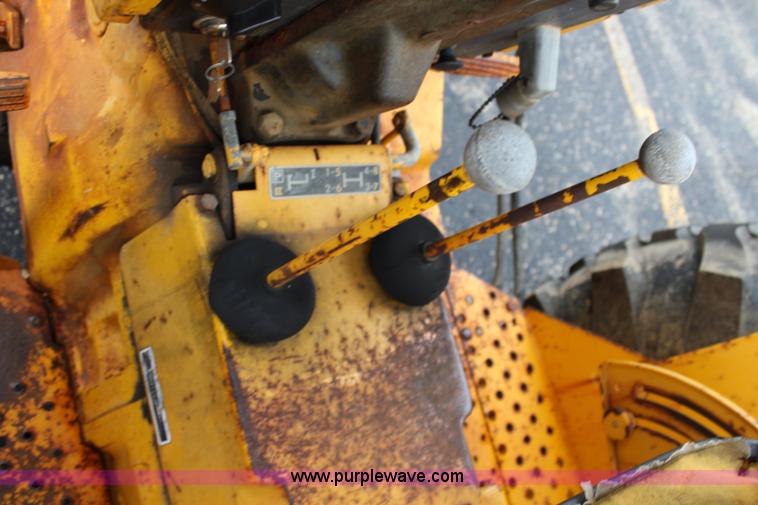 image for item J3681 John Deere 401B tractor