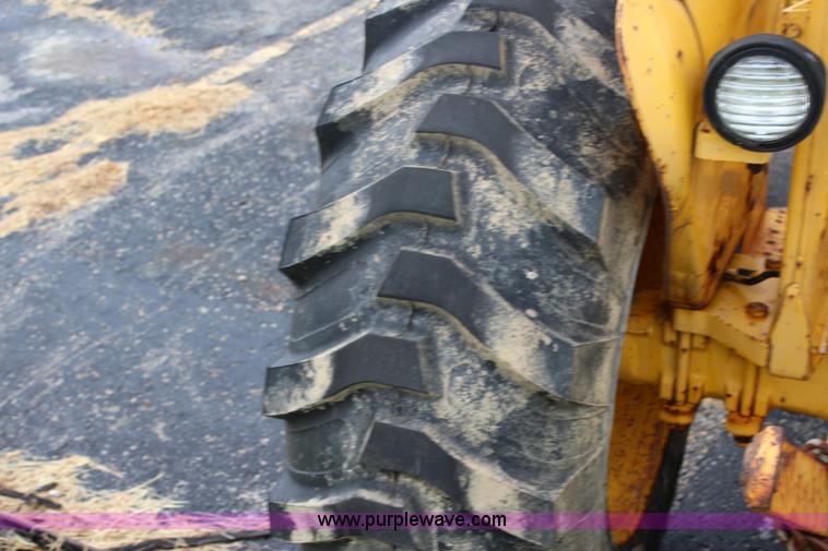 image for item J3681 John Deere 401B tractor