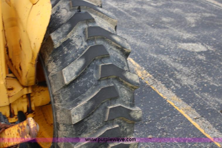 image for item J3681 John Deere 401B tractor