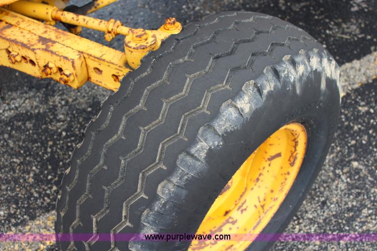 image for item J3681 John Deere 401B tractor