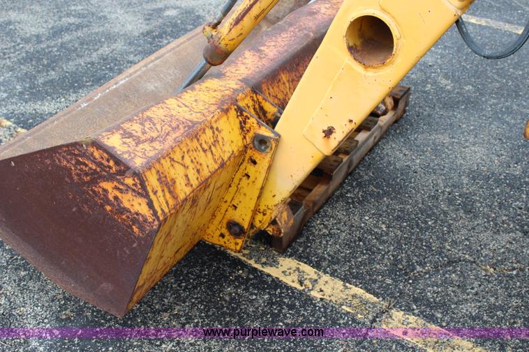 image for item J3681 John Deere 401B tractor