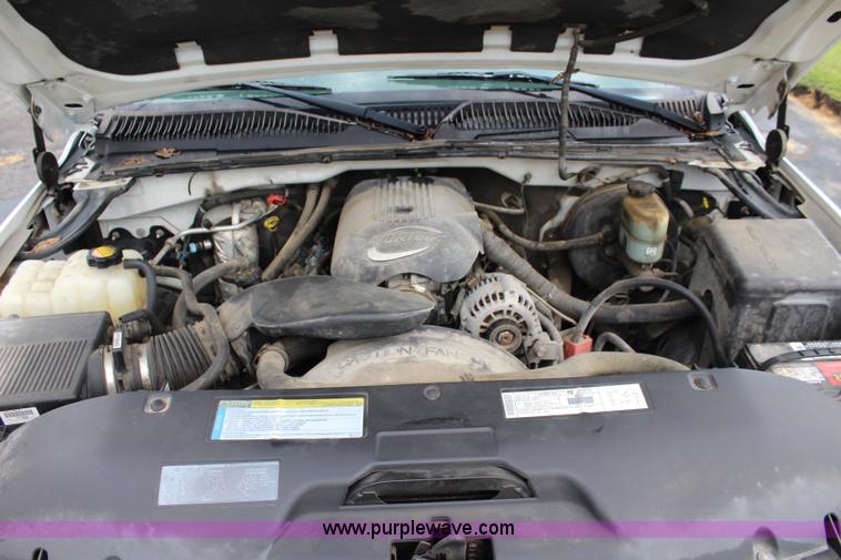 image for item J3683 2001 Chevrolet Silverado 1500 pickup truck