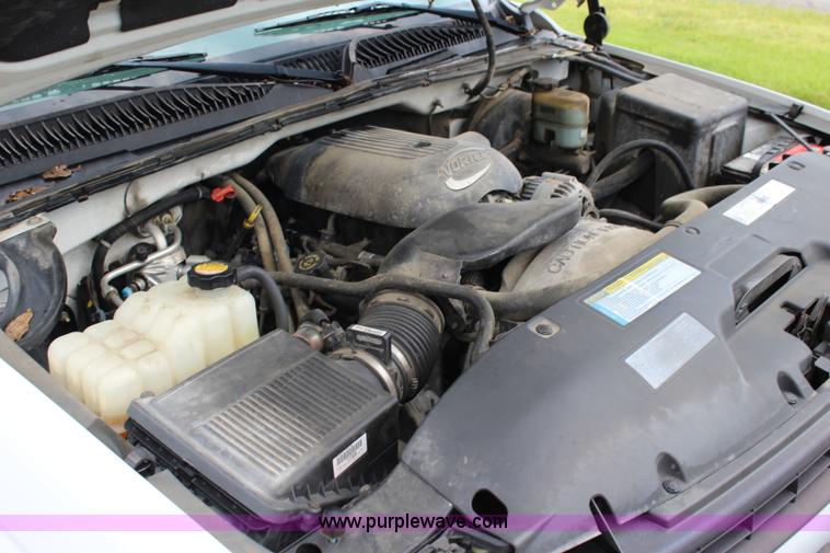 image for item J3683 2001 Chevrolet Silverado 1500 pickup truck