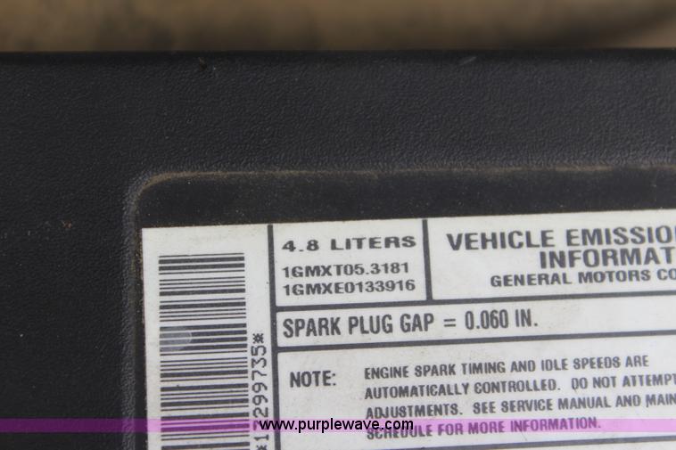 image for item J3683 2001 Chevrolet Silverado 1500 pickup truck