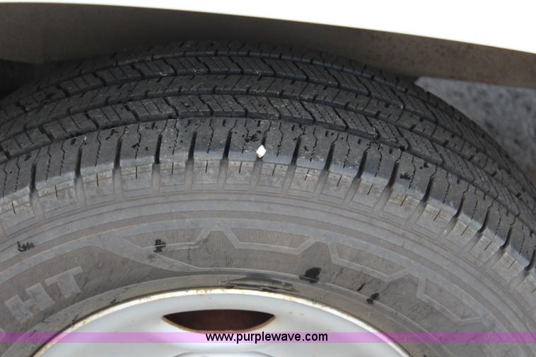 image for item J3683 2001 Chevrolet Silverado 1500 pickup truck