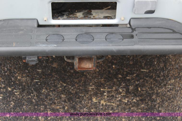 image for item J3683 2001 Chevrolet Silverado 1500 pickup truck