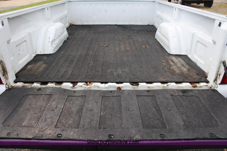 image for item J3683 2001 Chevrolet Silverado 1500 pickup truck