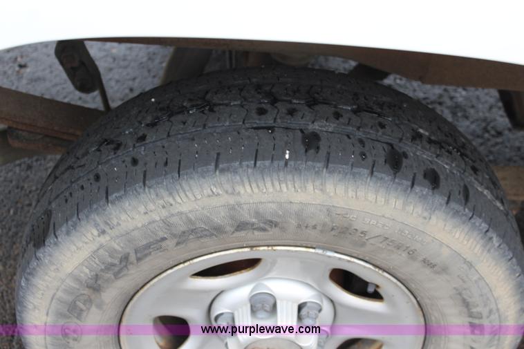 image for item J3683 2001 Chevrolet Silverado 1500 pickup truck