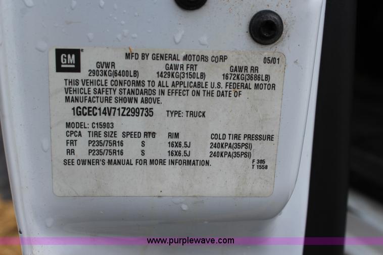 image for item J3683 2001 Chevrolet Silverado 1500 pickup truck