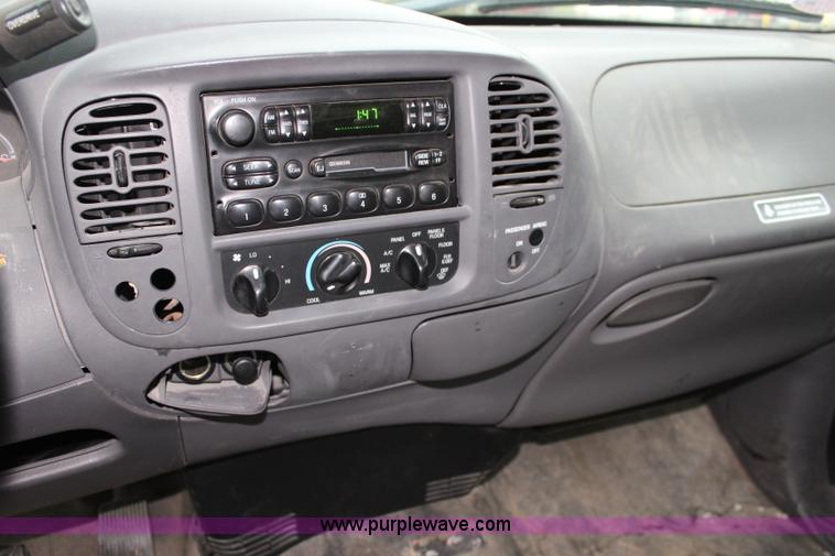 image for item J3686 2002 Ford F150 pickup truck