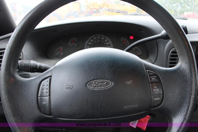 image for item J3686 2002 Ford F150 pickup truck