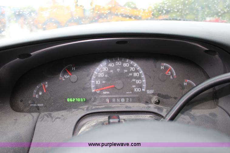 image for item J3686 2002 Ford F150 pickup truck