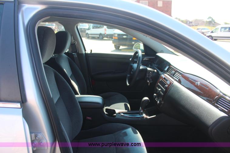 image for item J4479 2010 Chevrolet Impala LS
