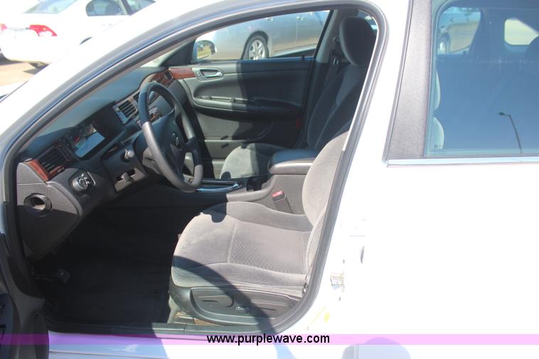 image for item J4480 2010 Chevrolet Impala LS