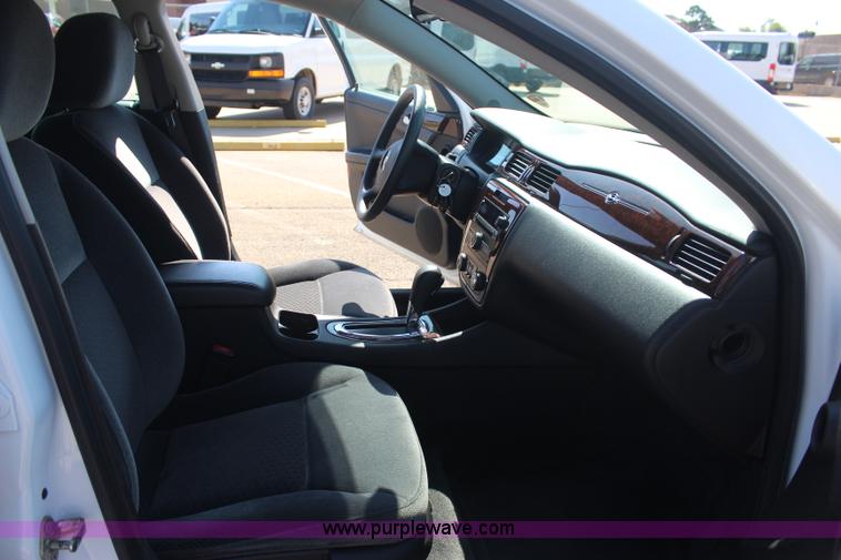 image for item J4480 2010 Chevrolet Impala LS