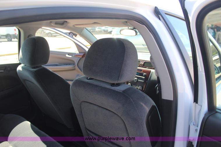 image for item J4480 2010 Chevrolet Impala LS