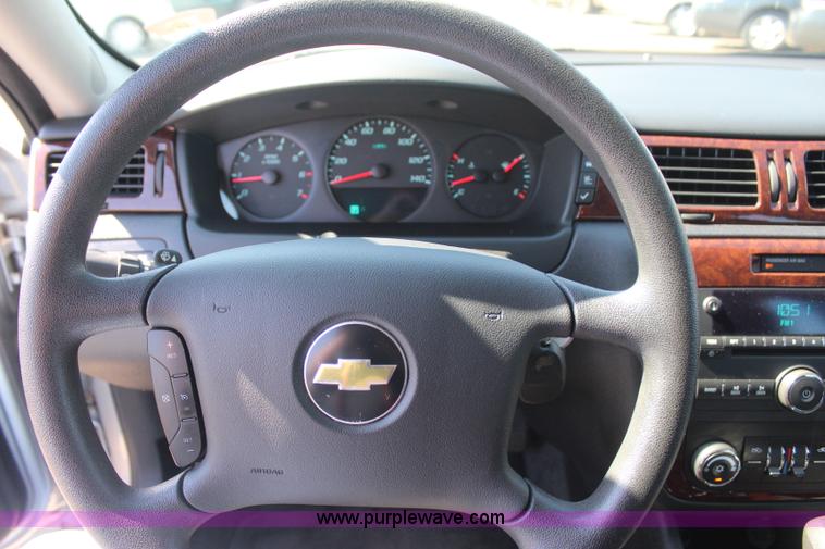 image for item J4481 2010 Chevrolet Impala LS