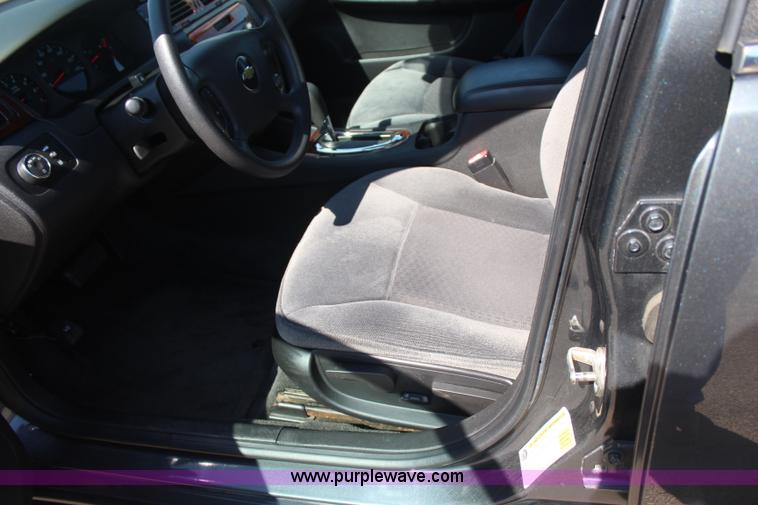 image for item J4482 2010 Chevrolet Impala LS