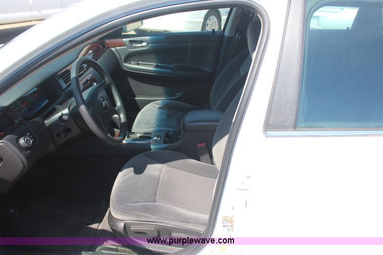 image for item J4483 2010 Chevrolet Impala LS