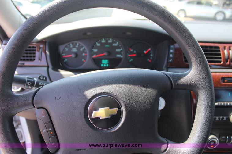 image for item J4483 2010 Chevrolet Impala LS